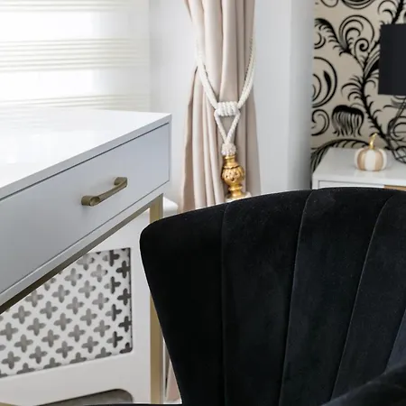 Elegant 2 Bed Garden Flat, London, Paddington!