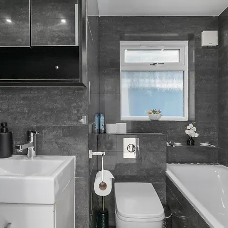Elegant 2 Bed Garden Flat, London, Paddington! London