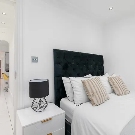 Apartment Elegant 2 Bed Garden Flat, London, Paddington!