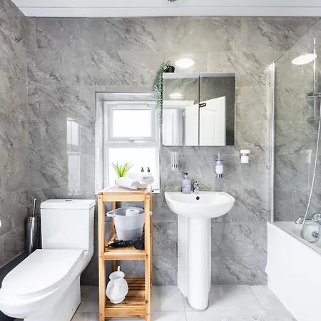 Quick Access To City, Self Check-in! London