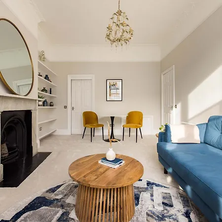 Chic & Sunlit Earls Court Flat Apartment