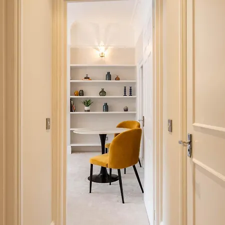 Apartment Chic & Sunlit Earls Court Flat