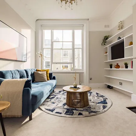 Chic & Sunlit Earls Court Flat London