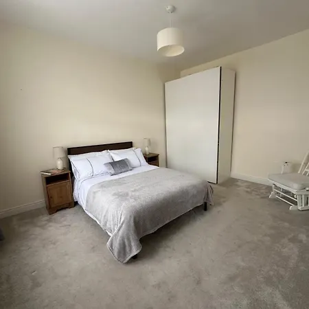 Luxurious Living 4 Bedroom Holiday home