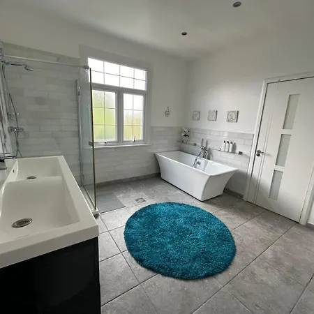 Luxurious Living 4 Bedroom Holiday home *