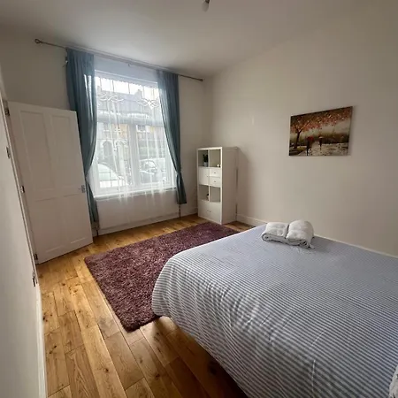 Luxurious Living 4 Bedroom *