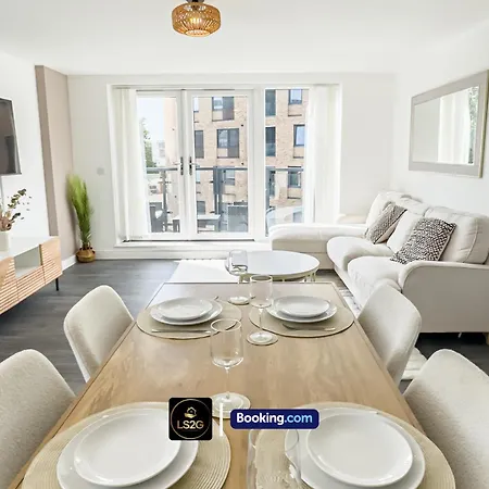 Apartment 2 Bedroom Flat By Ls2g Short Lets & Serviced Greater With Free Parking