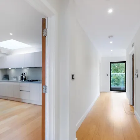 The Concord Modern 2 Bedroom *