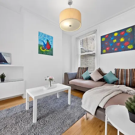 Apartment Luxury 4-bedroom Modern Flat In Steps From Station, Sleeps 9 In Style! *