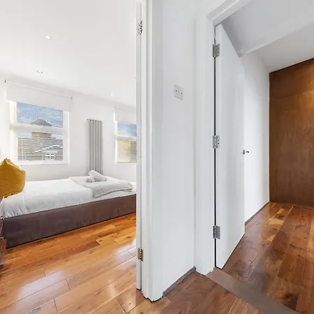 Lägenhet Luxury 4-bedroom Modern Flat In Steps From Station, Sleeps 9 In Style! London