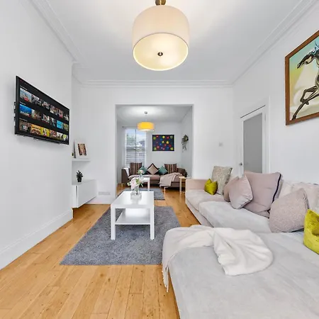 Apartment Luxury 4-bedroom Modern Flat In Steps From Station, Sleeps 9 In Style! *