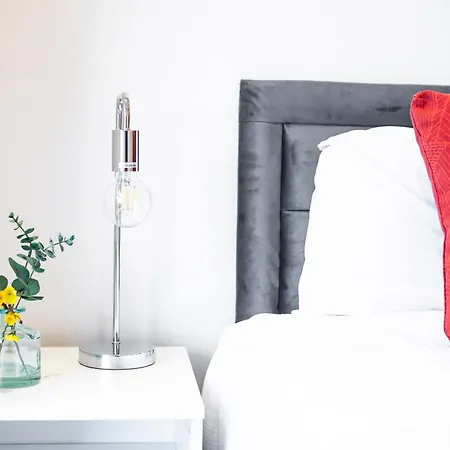 The Thamesview - Stylish 2 Bed Flat With Balcony Apartment