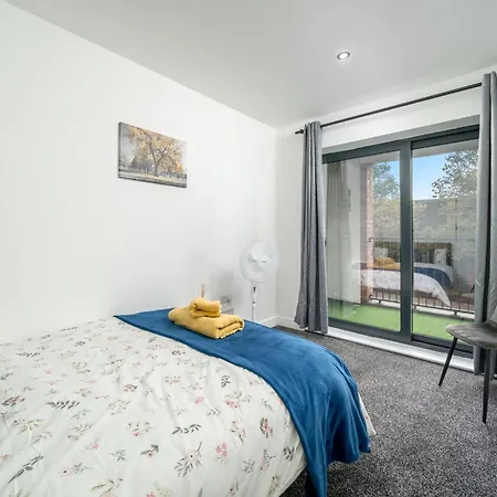 3 Bed By Canning Town Station *
