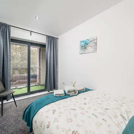 3 Bed By Canning Town Station London