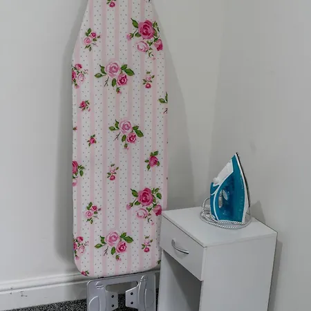 3 Bed By Canning Town Station * London