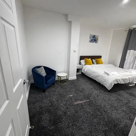 Lägenhet 3 Bed By Canning Town Station *