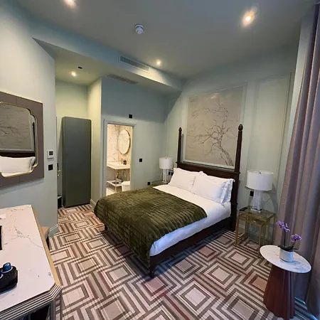 Ellen Kensington 5*