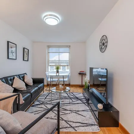 Kensington & Chelsea - Stylish In Apartment London