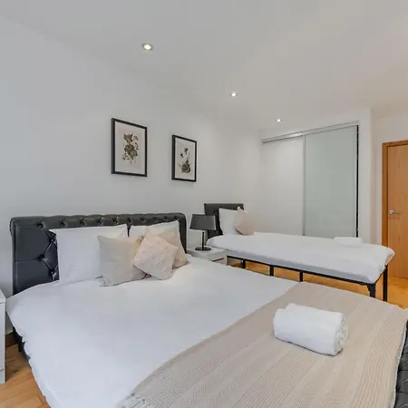 Kensington & Chelsea - Stylish In * London