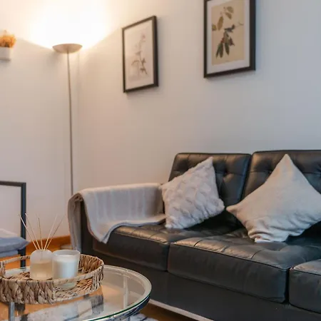 Kensington & Chelsea - Stylish In Apartment