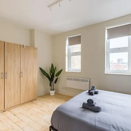 4 Bed Penthouse In Shoreditch Apartment *