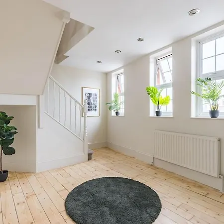 4 Bed Penthouse In Shoreditch * London