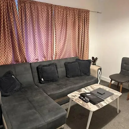 Beautiful Wood Street First Floor Flat B Apartment *