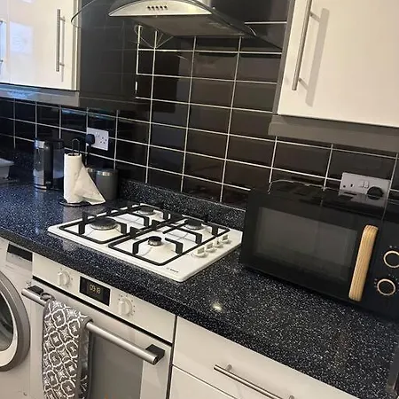 Beautiful Wood Street First Floor Flat B Apartment
