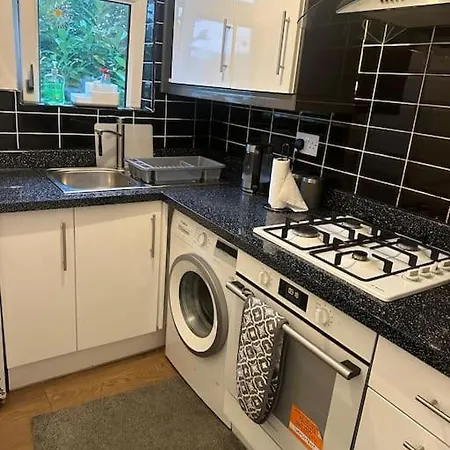 Beautiful Wood Street First Floor Flat B Apartment