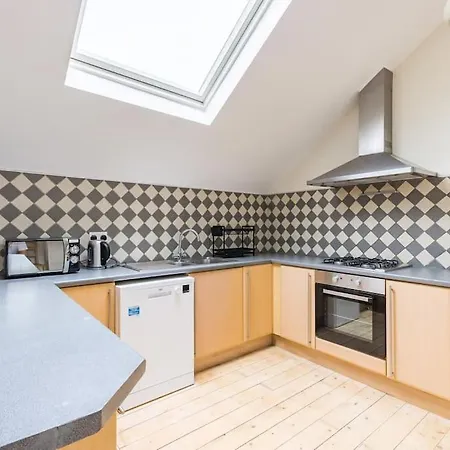 4 Bed Penthouse In Shoreditch