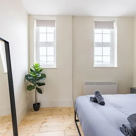Apartment 4 Bed Penthouse In Shoreditch *