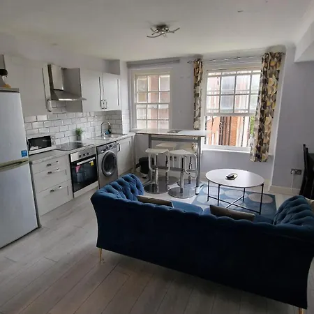 2 Bed Flat In Paddington * London