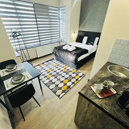 Caledonian Close To Camden & Kings Cross Londýn