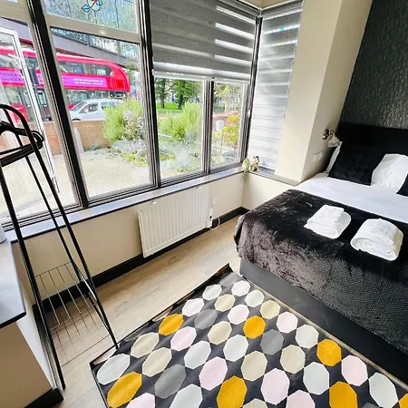 Caledonian Close To Camden & Kings Cross * Londýn