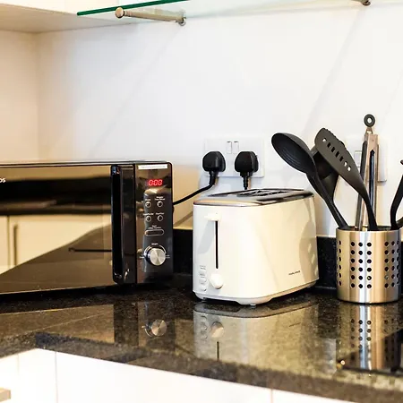 The Thamesview - Stylish 2 Bed Flat With Balcony Apartment