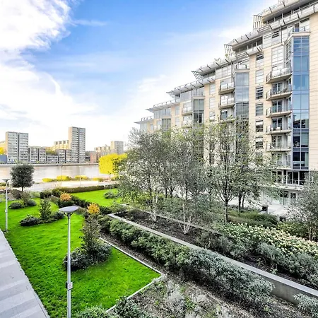 The Thamesview - Stylish 2 Bed Flat With Balcony * London