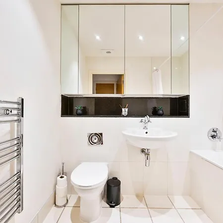The Thamesview - Stylish 2 Bed Flat With Balcony Apartment