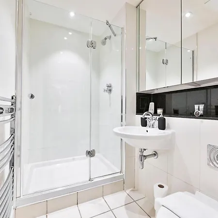 The Thamesview - Stylish 2 Bed Flat With Balcony Apartment *