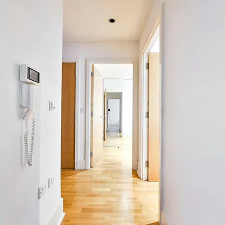 Apartment The Thamesview - Stylish 2 Bed Flat With Balcony *