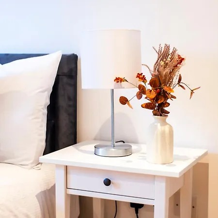 The Thamesview - Stylish 2 Bed Flat With Balcony