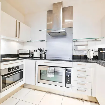 The Thamesview - Stylish 2 Bed Flat With Balcony * London