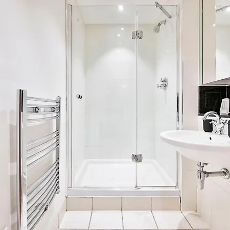 The Thamesview - Stylish 2 Bed Flat With Balcony Apartment London