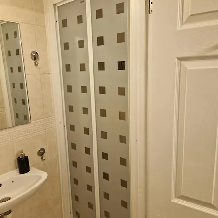 Cozy Flat & Lovely Garden, High Speed Wifi Apartment