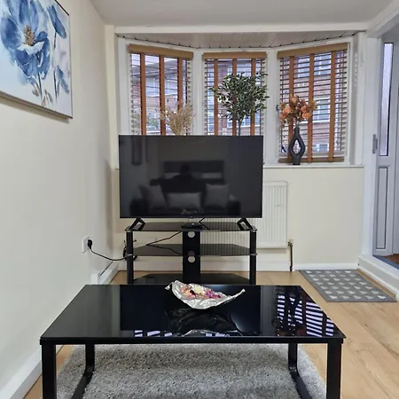 Cozy Flat & Lovely Garden, High Speed Wifi Cranford
