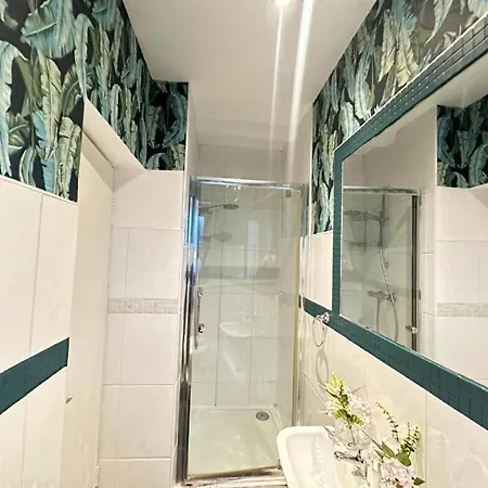 Apartment Affordable Two Bedroom In London