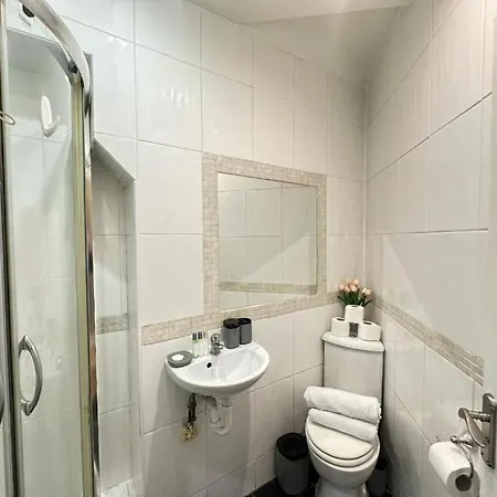 Affordable Two Bedroom In Apartment *