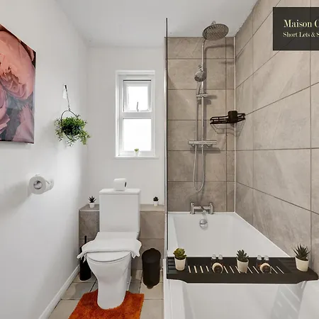 Weekly Or Monthly Stays, London, Stepney Green, 2bedroom Apt, Sleeps 6, Servcied By Maison Christo Short Lets & Serviced Accomdation *