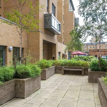 Student Only, Private In Londres