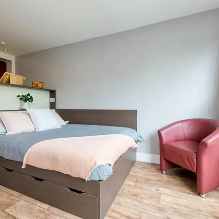 Student Only, Private In Apartamento