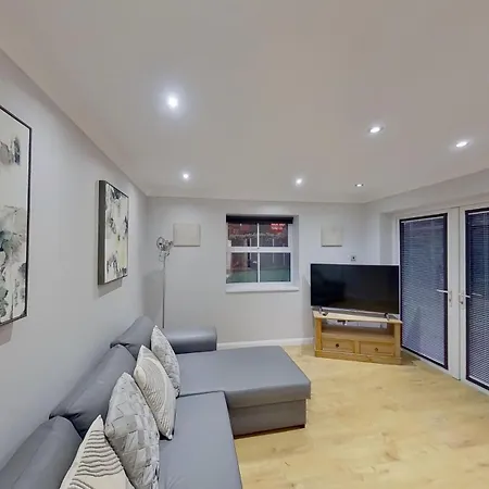Grand 2 Bed